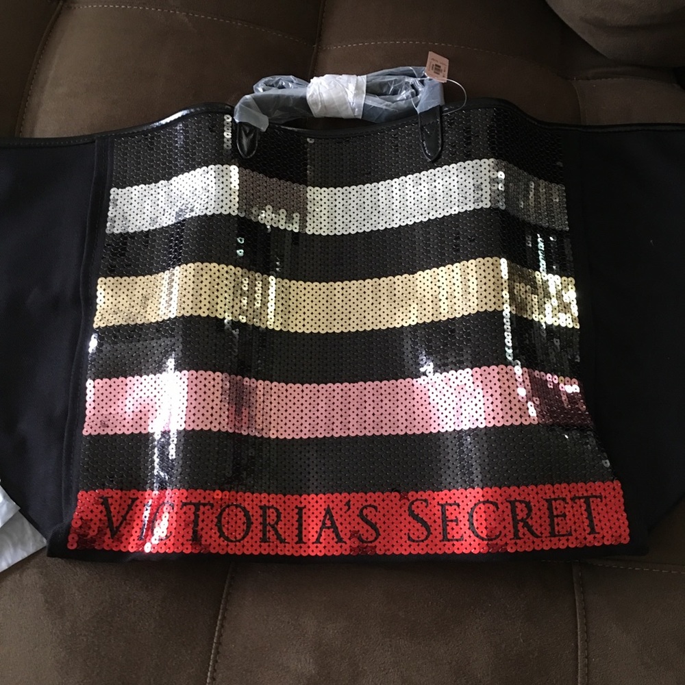 ❤️❤️FINAL $$ DROP❤️❤️ Tote & Wristlet NWT